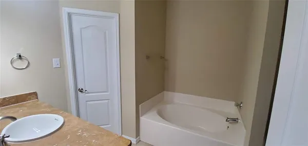 $2,295 | 204 Trenton Drive, Wylie, TX 75098