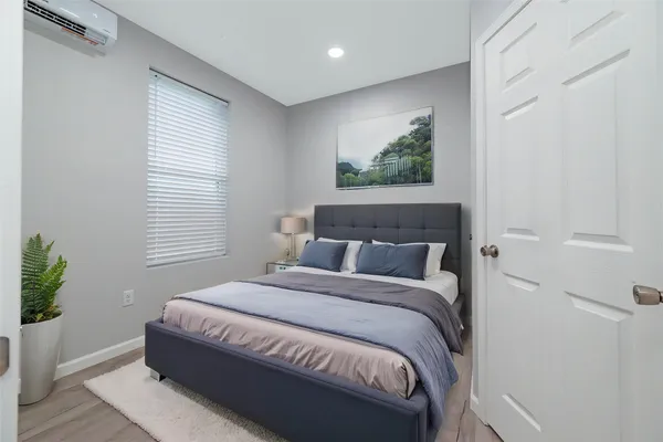 $1,050 | 805 Avenue K, Unit D, Galveston, TX 77550