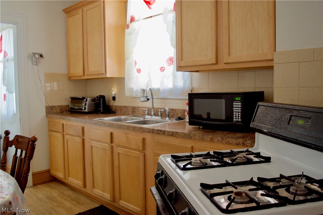 938 Selwyn Road Cleveland Heights, OH 44112 - Photo 9 of 17