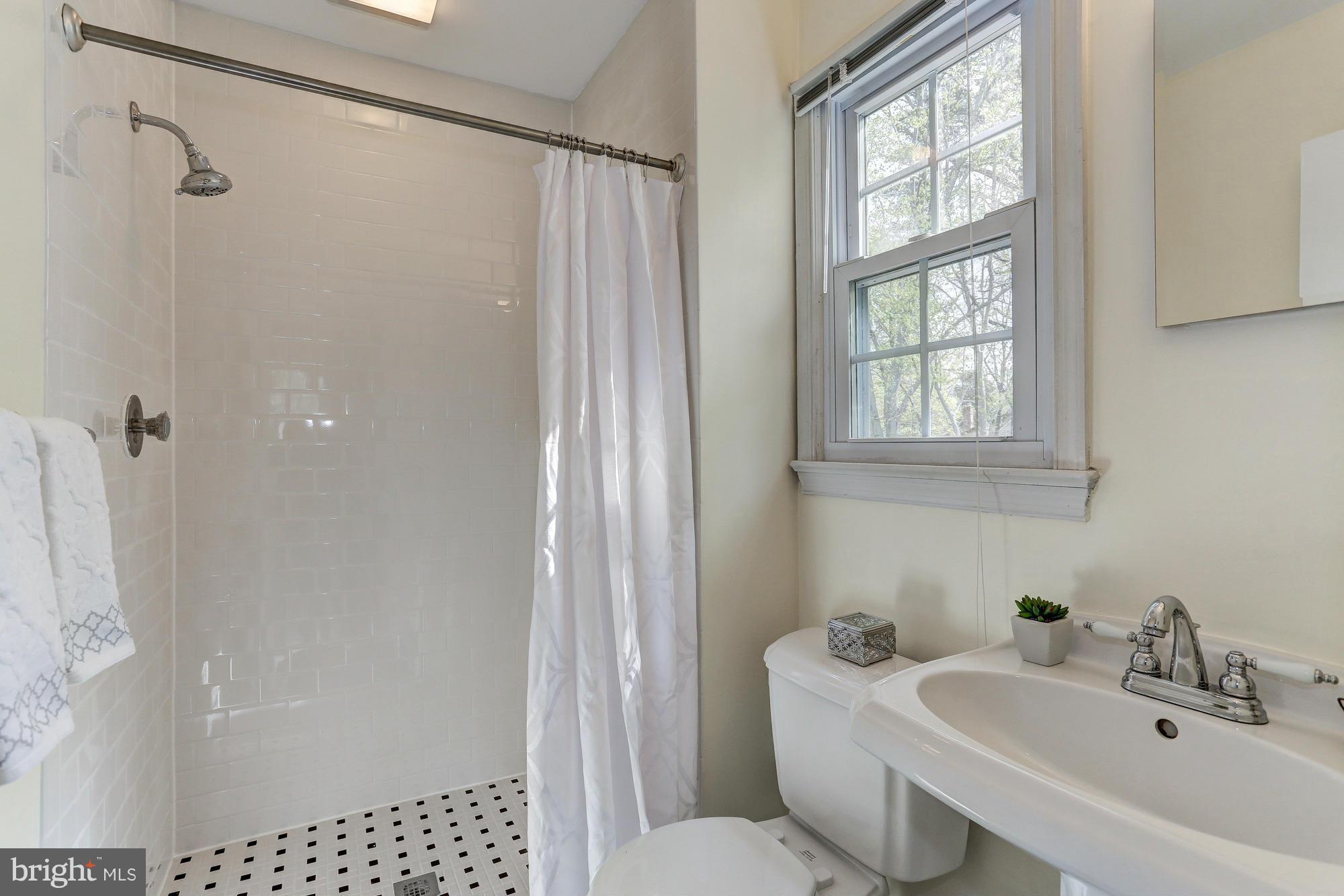 7917 St George Court Springfield, VA 22153 - Photo 18 of 30 Bath (Master)