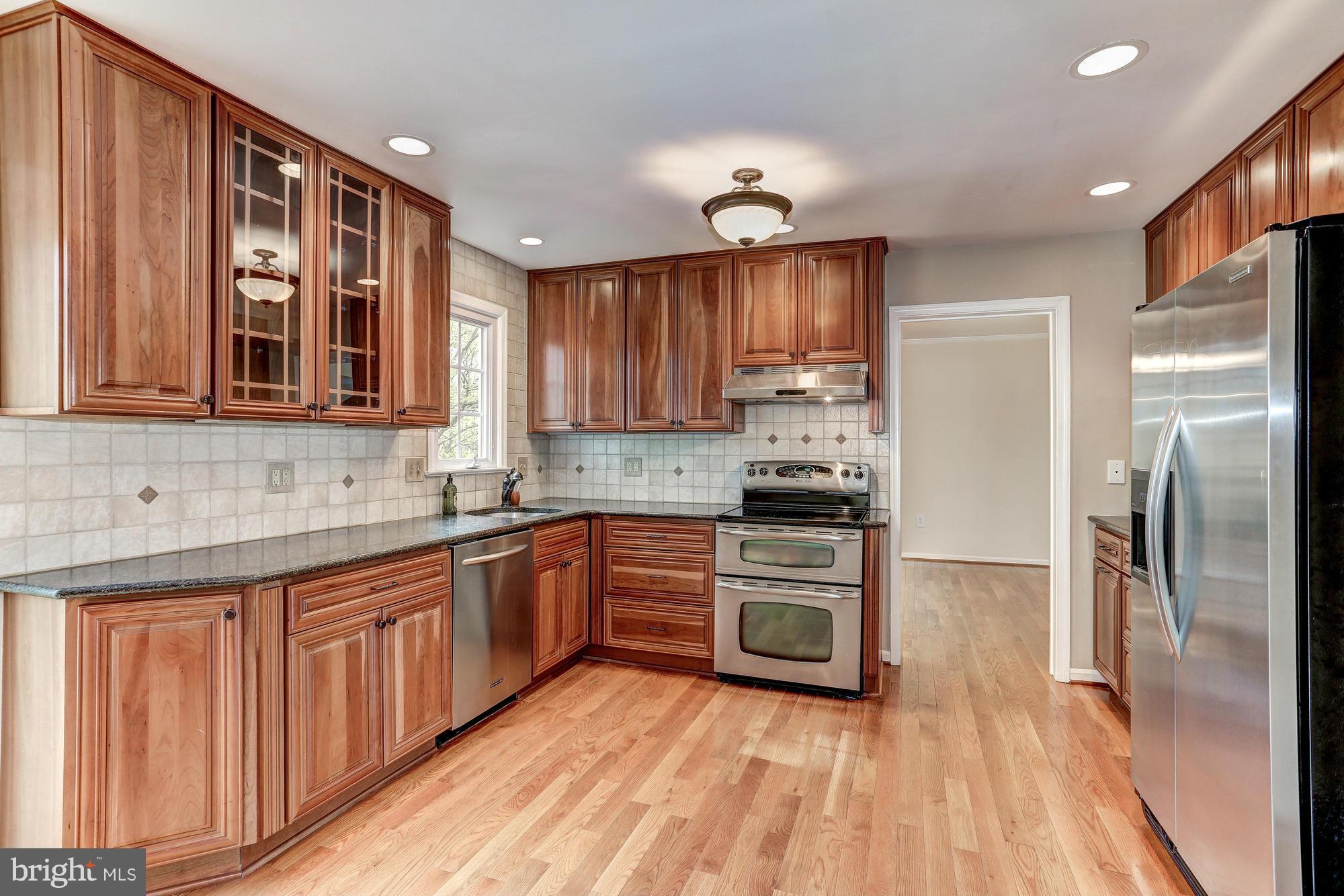 7917 St George Court Springfield, VA 22153 - Photo 8 of 30 Kitchen