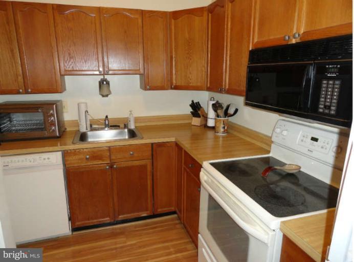 2106 Whitehall Road, Unit 2C Frederick, MD 21702 - Photo 4 of 16 Kitchen