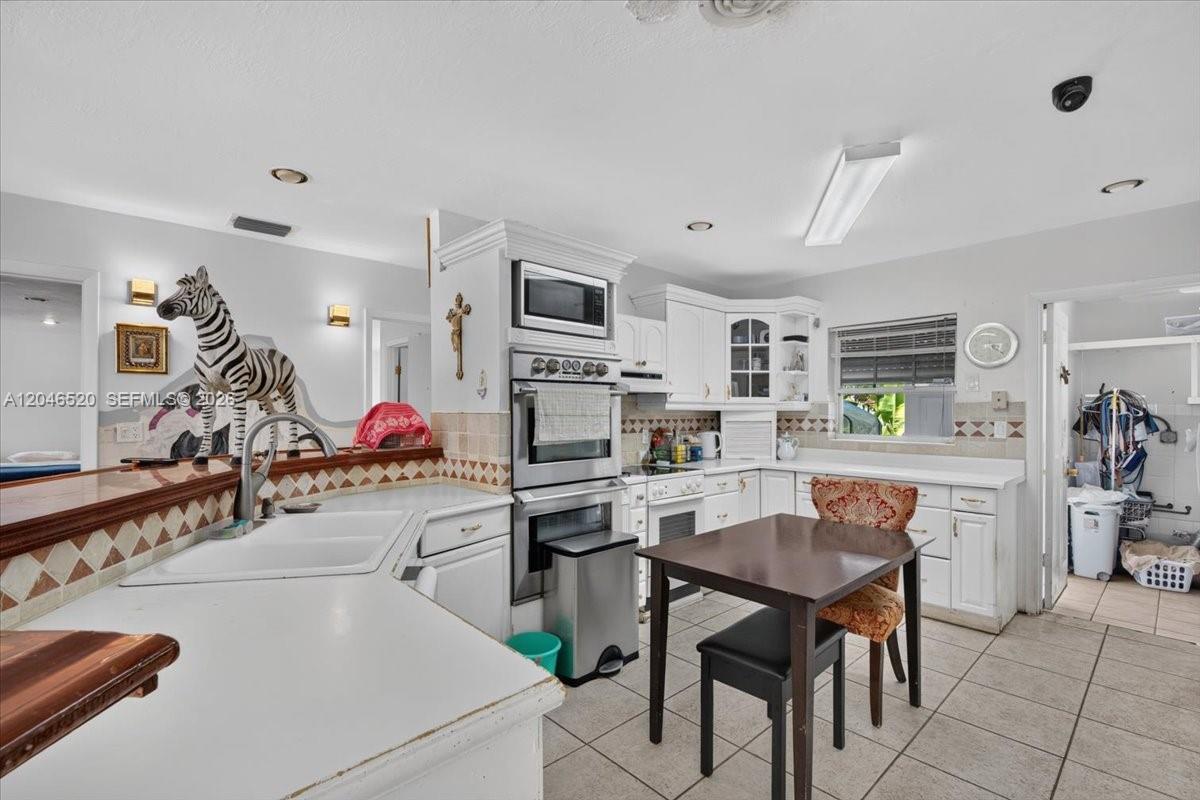 9841 Southwest 157th Terrace Miami, FL 33157 - Photo 17 of 54
