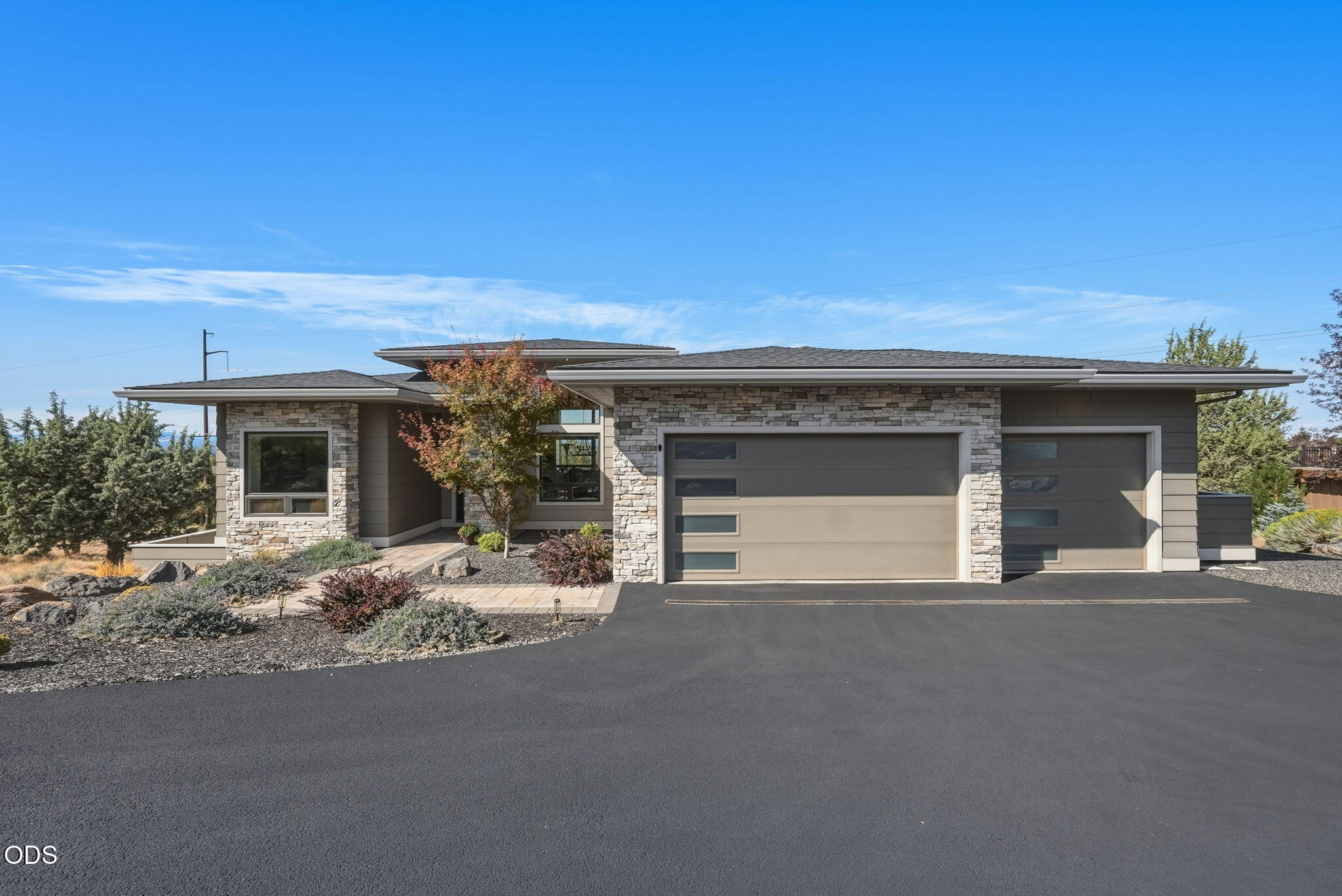 883 Highland View Loop Redmond, OR 97756 - Photo 2 of 75 Gallery Image 2