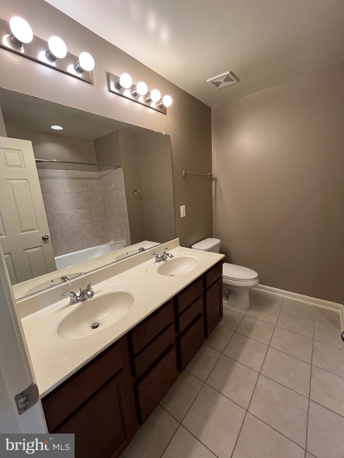 42253 Dean Chapel Square Chantilly, VA 20152 - Photo 10 of 24 a bathroom with a sink vanity and a mirror