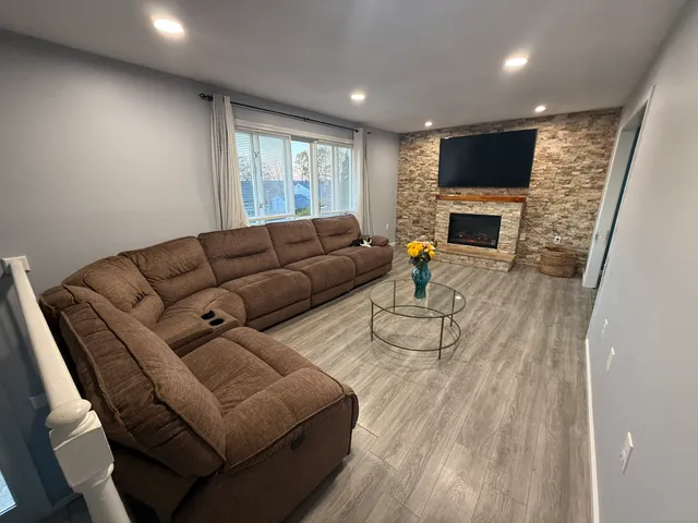 $379,900 | 147 Sprucedale Drive, Waterbury, CT 06706