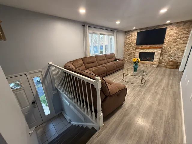 $379,900 | 147 Sprucedale Drive, Waterbury, CT 06706