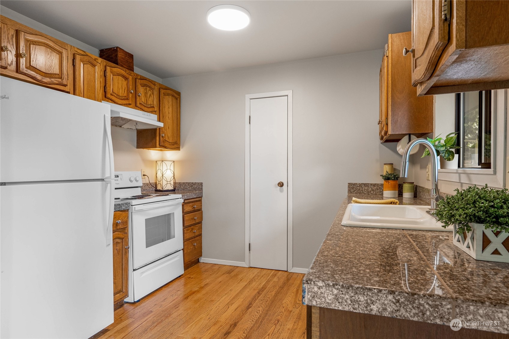 21440 Northeast Union Hill Road Redmond, WA 98053 - Photo 11 of 37
