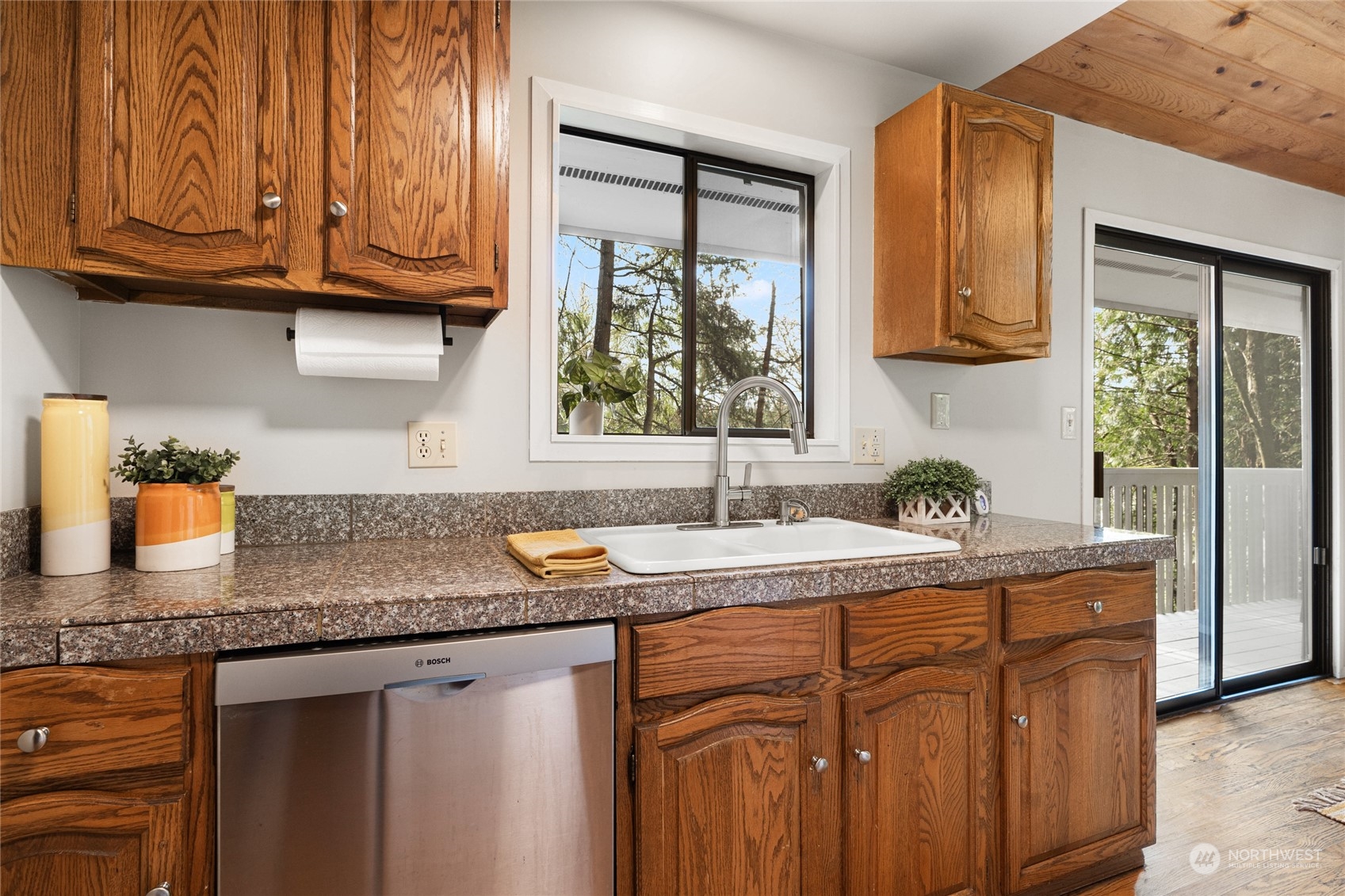 21440 Northeast Union Hill Road Redmond, WA 98053 - Photo 12 of 37