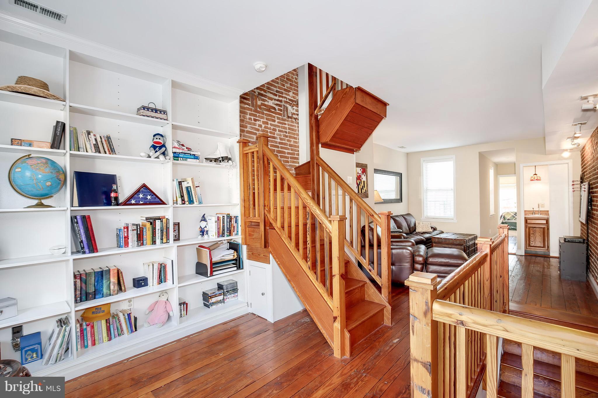 1267 Riverside Avenue Baltimore, MD 21230 - Photo 11 of 30 Living Room