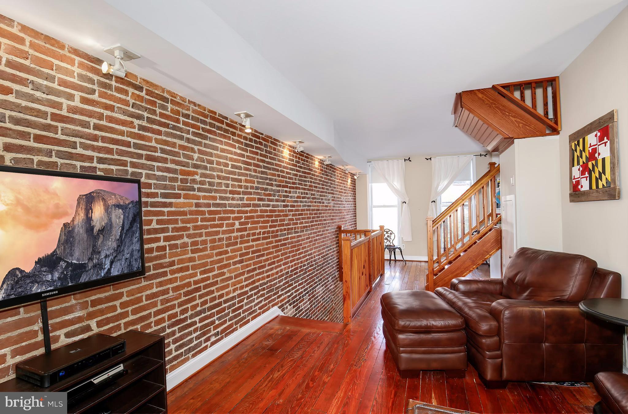 1267 Riverside Avenue Baltimore, MD 21230 - Photo 14 of 30 Living Room