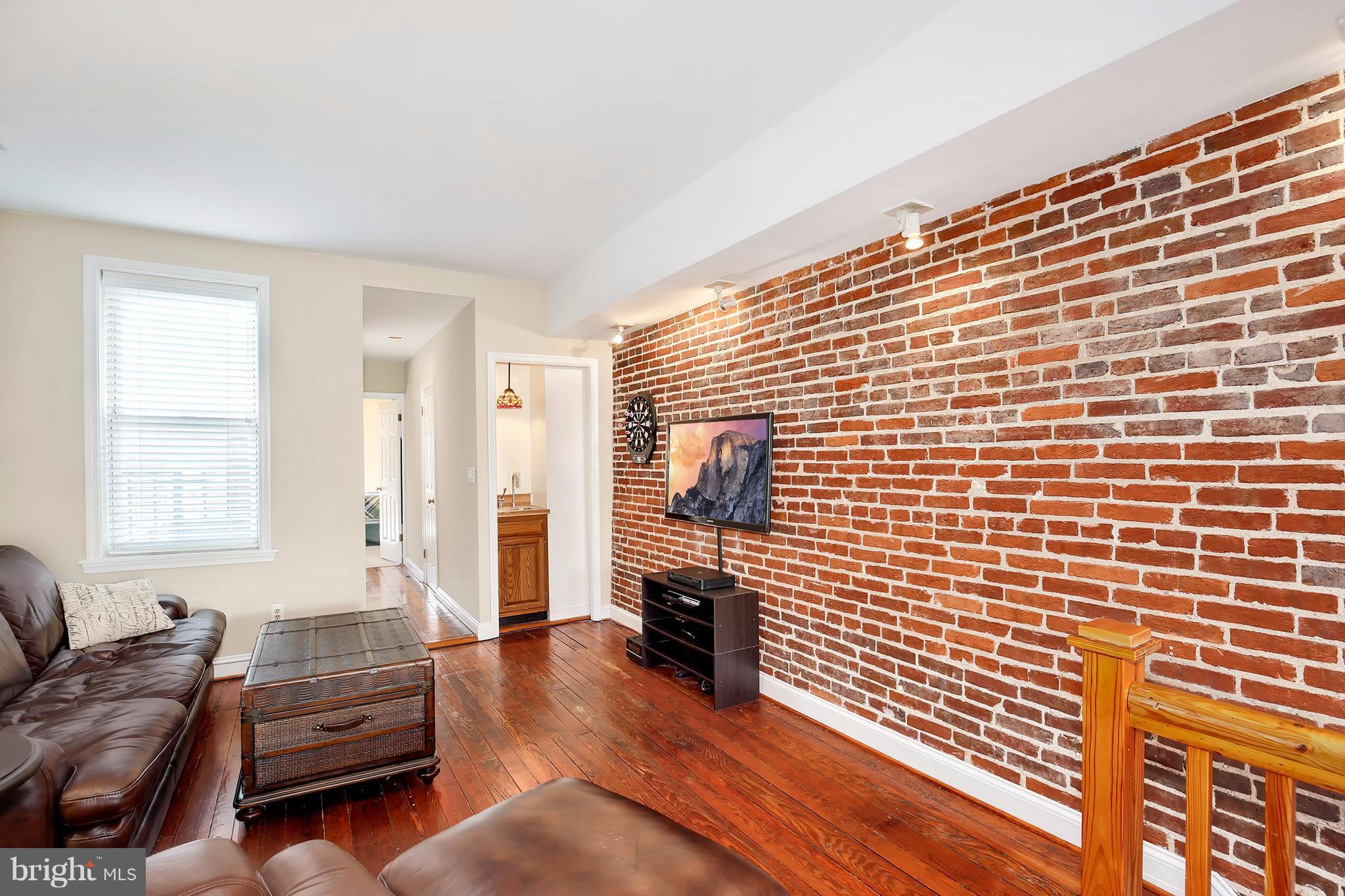 1267 Riverside Avenue Baltimore, MD 21230 - Photo 15 of 30 Living Room