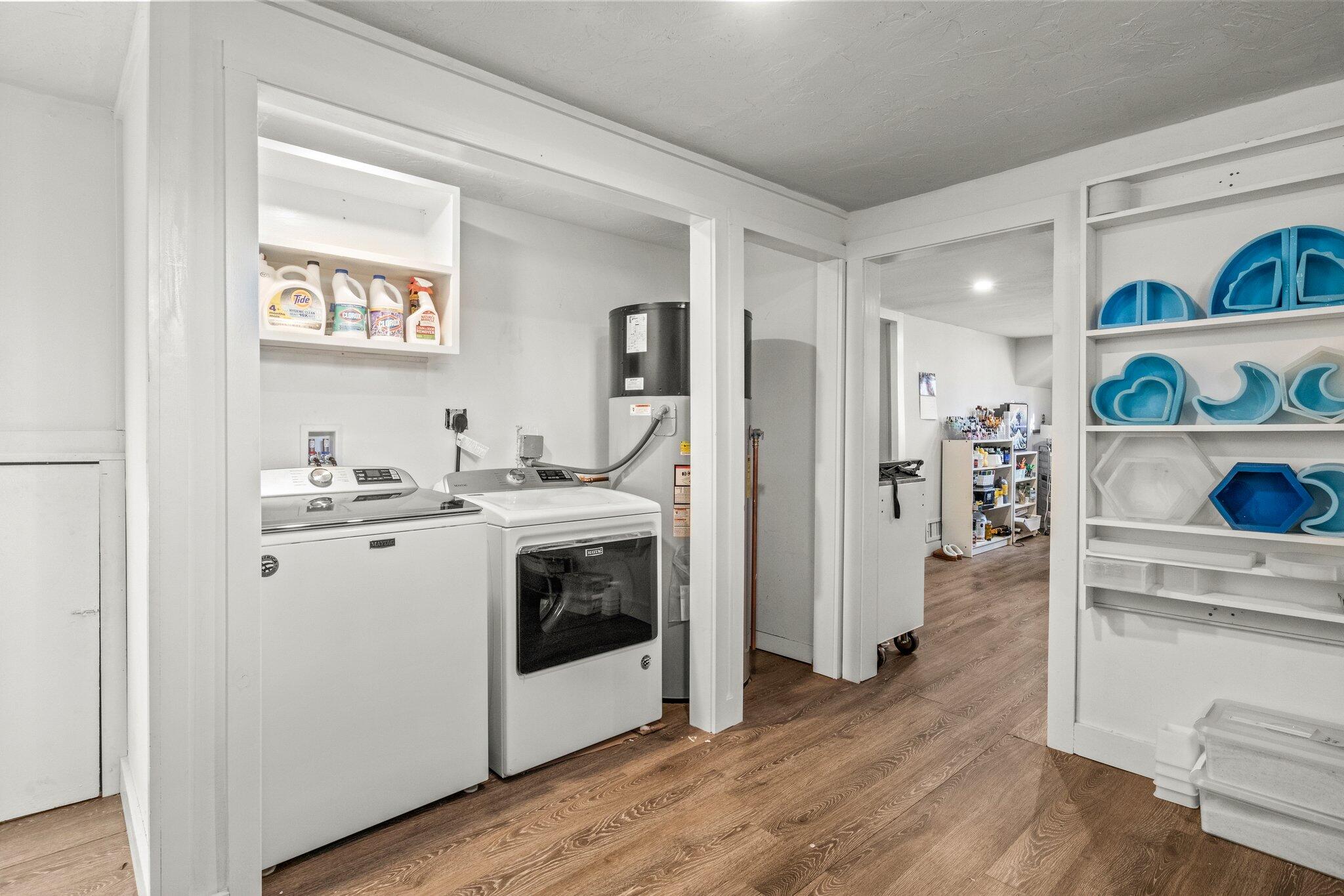 9 Deacons Path Sandwich, MA 02563 - Photo 27 of 41 a kitchen with a stove and a refrigerator