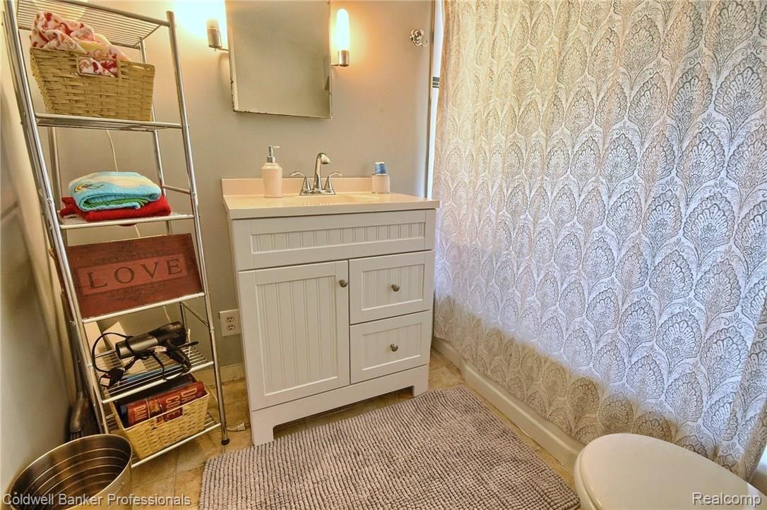 7301 Merritt Road Ypsilanti, MI 48197 - Photo 13 of 28 2nd_Bathroom.jpg