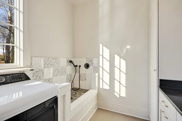 $3,200,000 | 9713 Poplar Avenue, Germantown, TN 38139