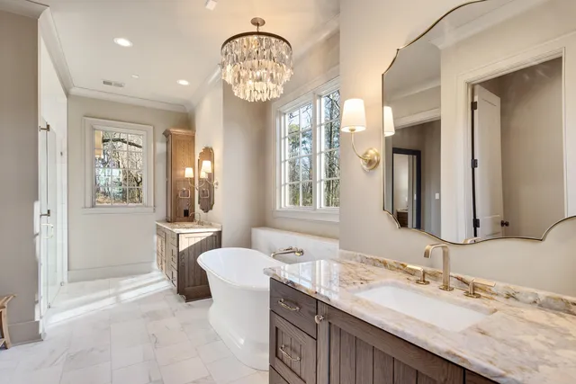 $3,200,000 | 9713 Poplar Avenue, Germantown, TN 38139