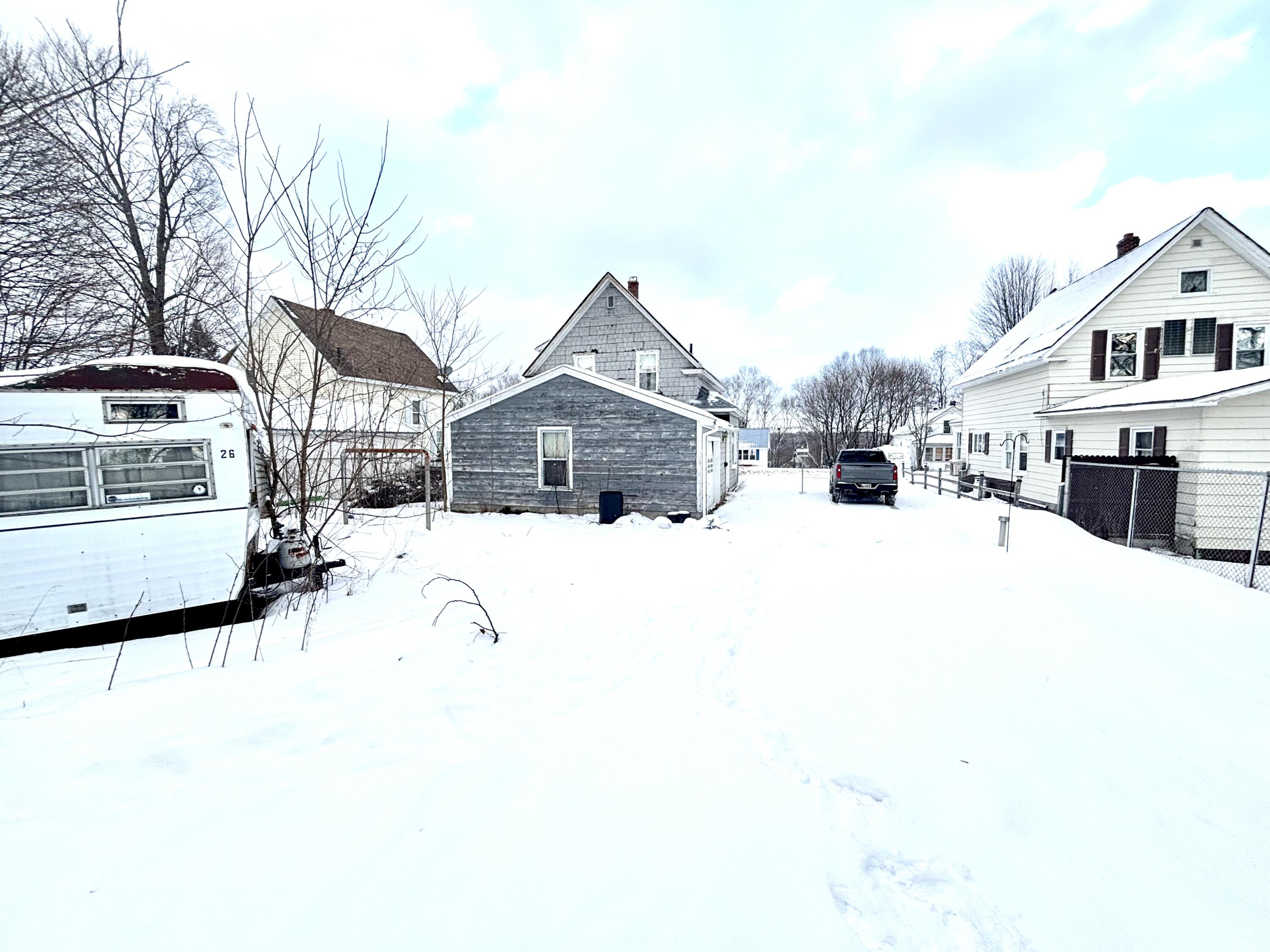 34 Lincoln Street Millinocket, ME 04462 - Photo 5 of 32 IMG_5070