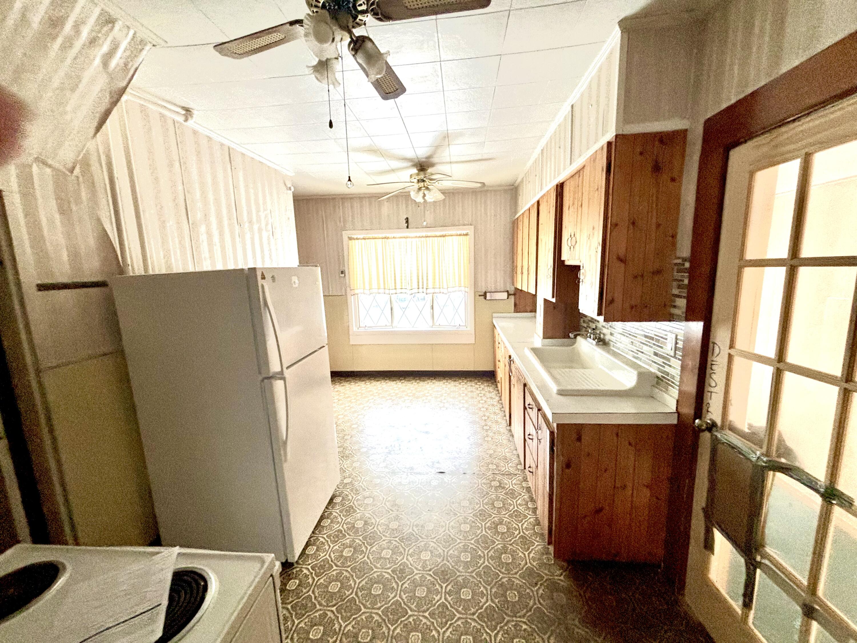 34 Lincoln Street Millinocket, ME 04462 - Photo 8 of 32 IMG_5048