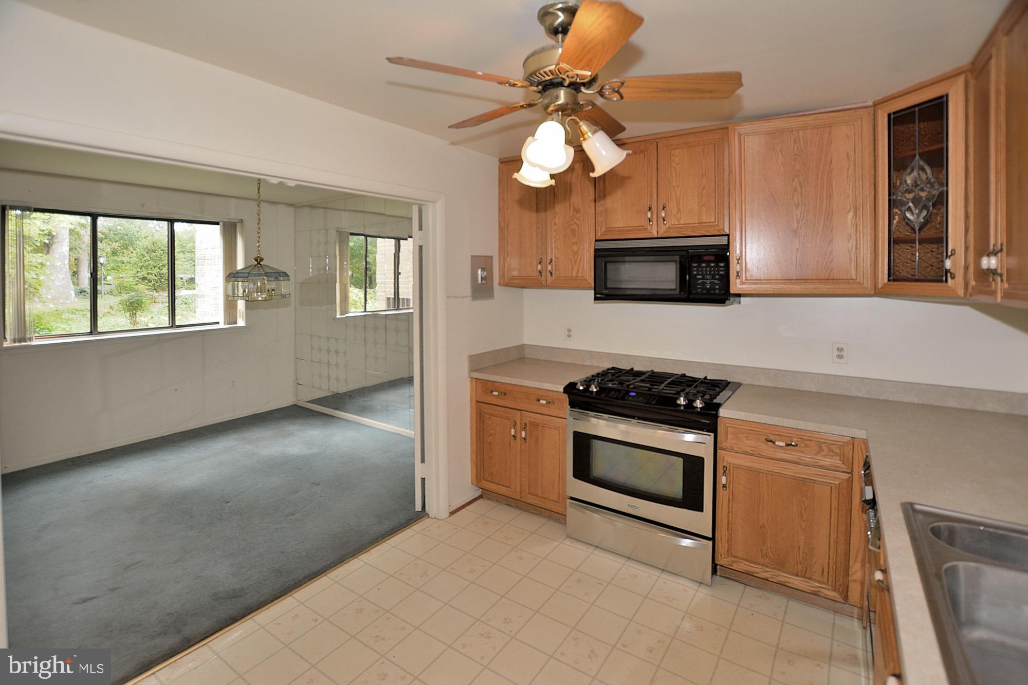 1625 Parkcrest Circle, Unit 101 Reston, VA 20190 - Photo 8 of 14 Kitchen