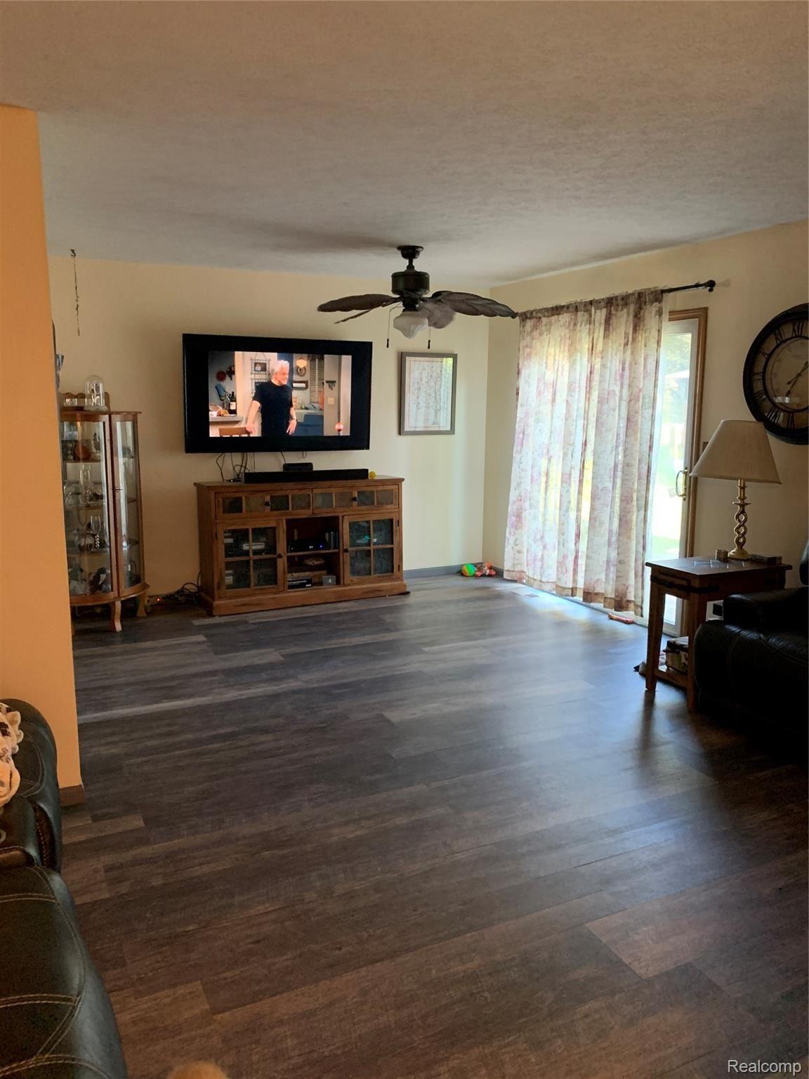 8912 McColl Road Brighton, MI 48116 - Photo 8 of 17 mccoll liv room 2.jpeg
