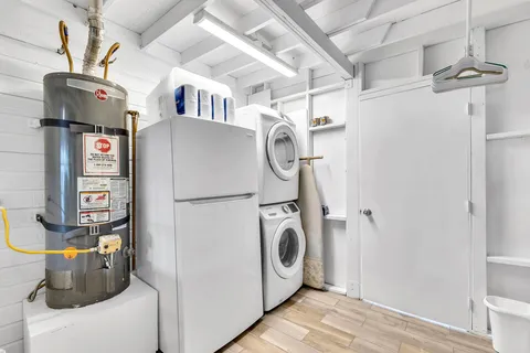 a bathroom with sink and a mirror