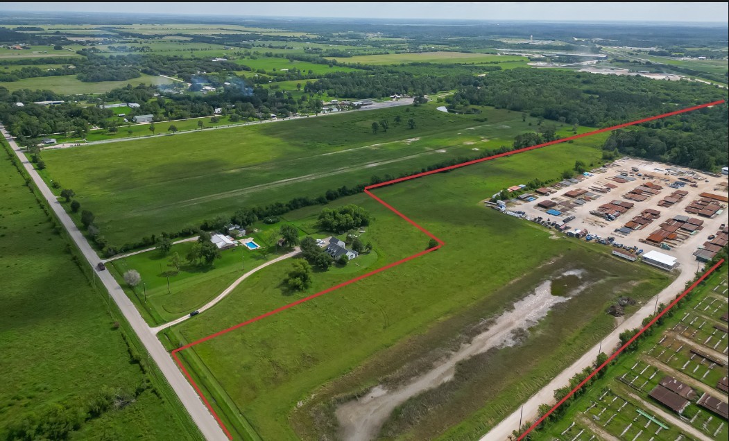 17302 Ramsey Road Crosby, TX 77532 - Photo 1 of 19 a view of a golf course with a garden