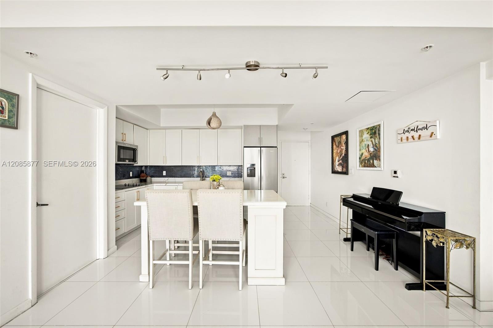 92 Southwest 3rd Street, Unit 2004 Miami, FL 33130 - Photo 5 of 16 Gallery Image 5