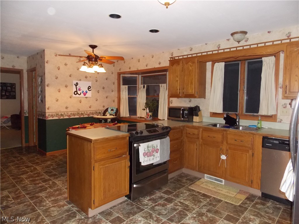 349 Leatherman Road Wadsworth, OH 44281 - Photo 11 of 24 Gallery Image 11