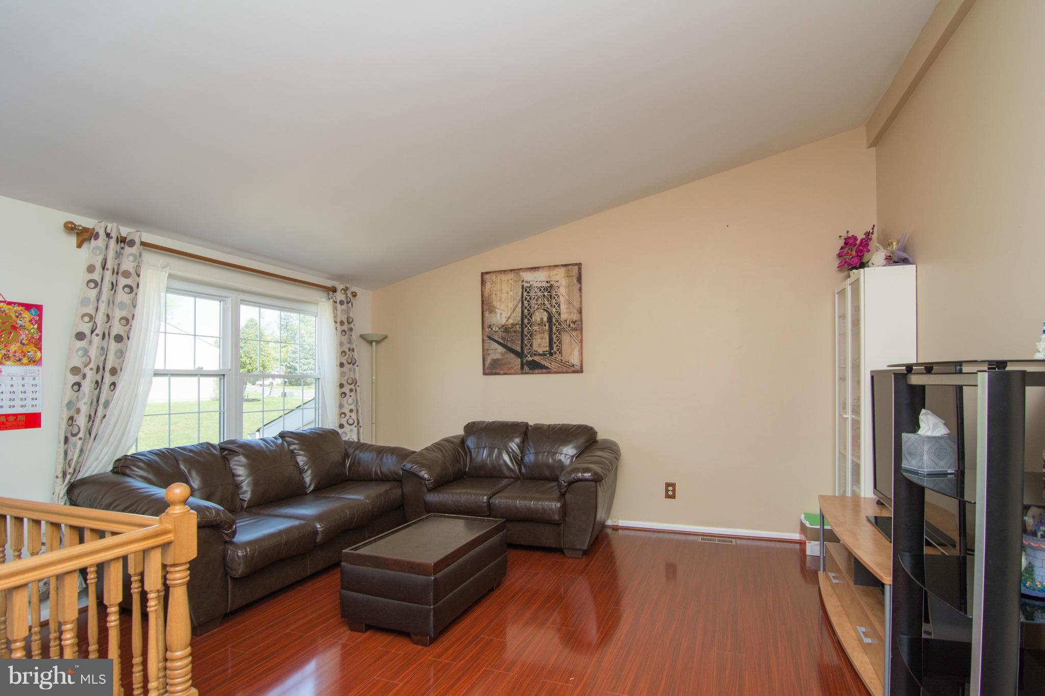 5314 Balistan Road Baltimore, MD 21237 - Photo 4 of 30 Living Room