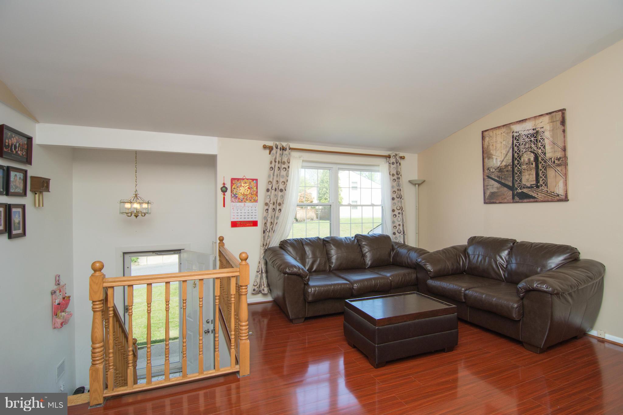 5314 Balistan Road Baltimore, MD 21237 - Photo 5 of 30 Living Room