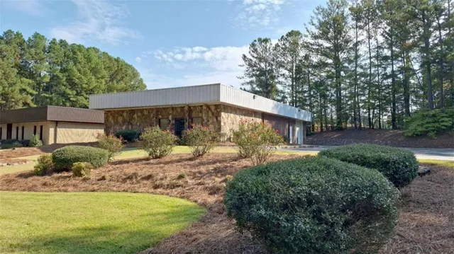 $3,200 | 128 Parkwood Circle, Carrollton, GA 30117