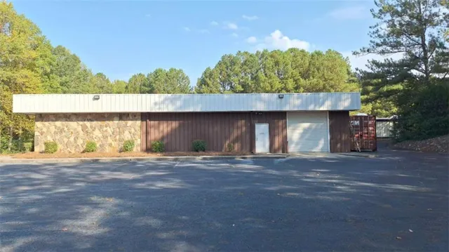 $3,200 | 128 Parkwood Circle, Carrollton, GA 30117