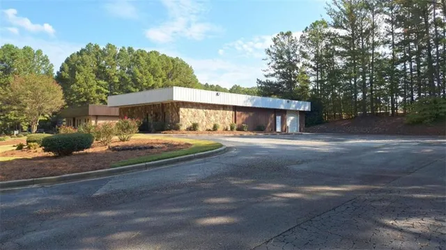 $3,200 | 128 Parkwood Circle, Carrollton, GA 30117
