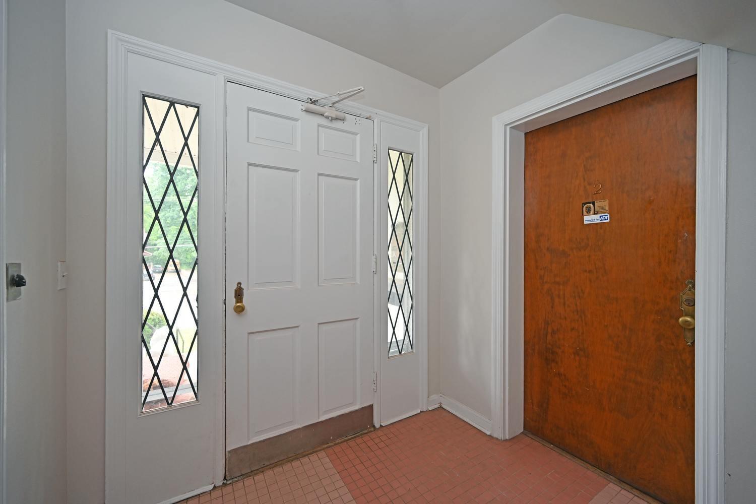 4527 Paddock Road Cincinnati, OH 45229 - Photo 2 of 50