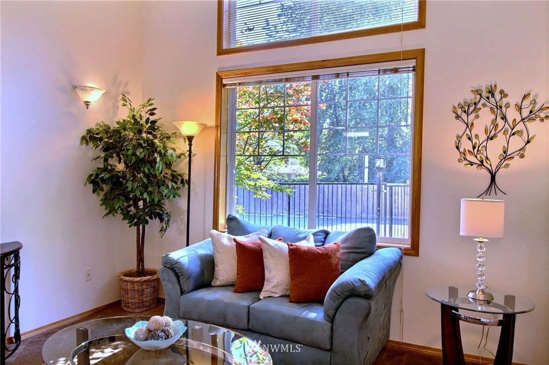 18967 108th Lane Southeast Renton, WA 98055 - Photo 11 of 24 Gallery Image 11