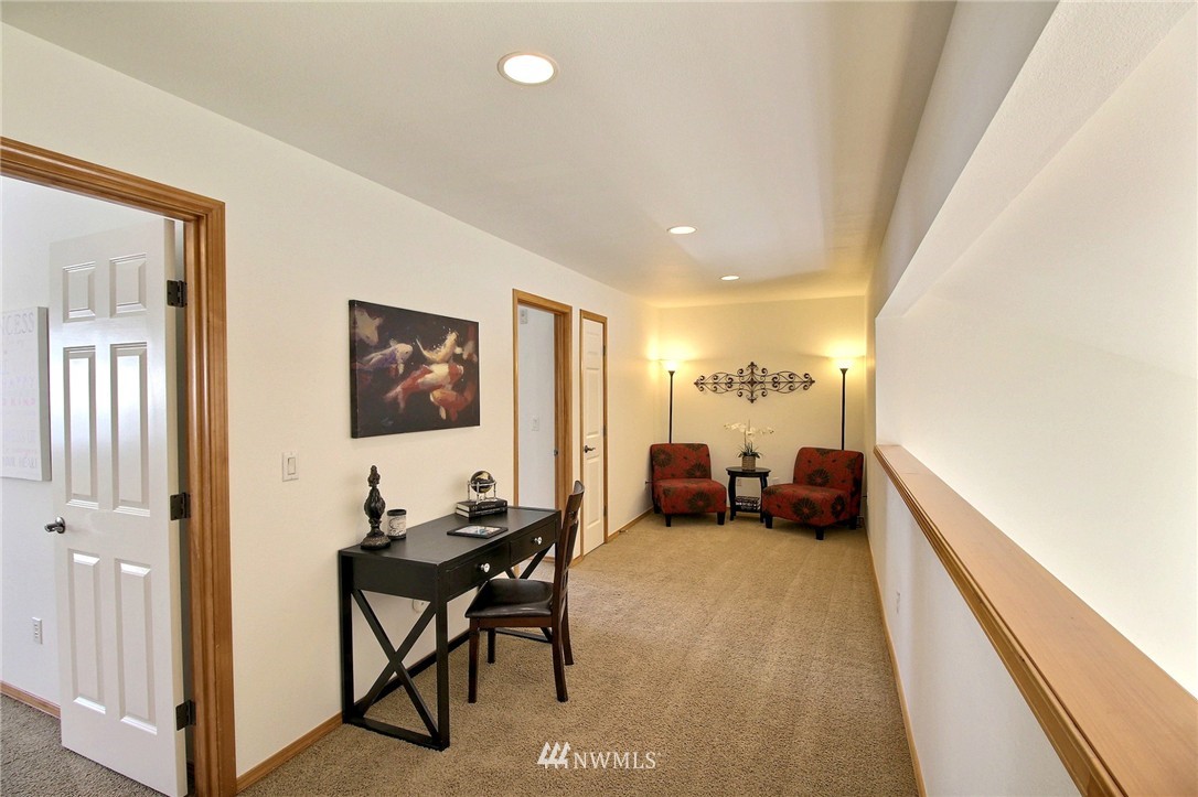18967 108th Lane Southeast Renton, WA 98055 - Photo 14 of 24 Gallery Image 14