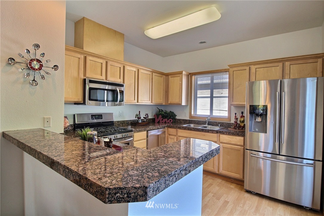 18967 108th Lane Southeast Renton, WA 98055 - Photo 3 of 24 Gallery Image 3