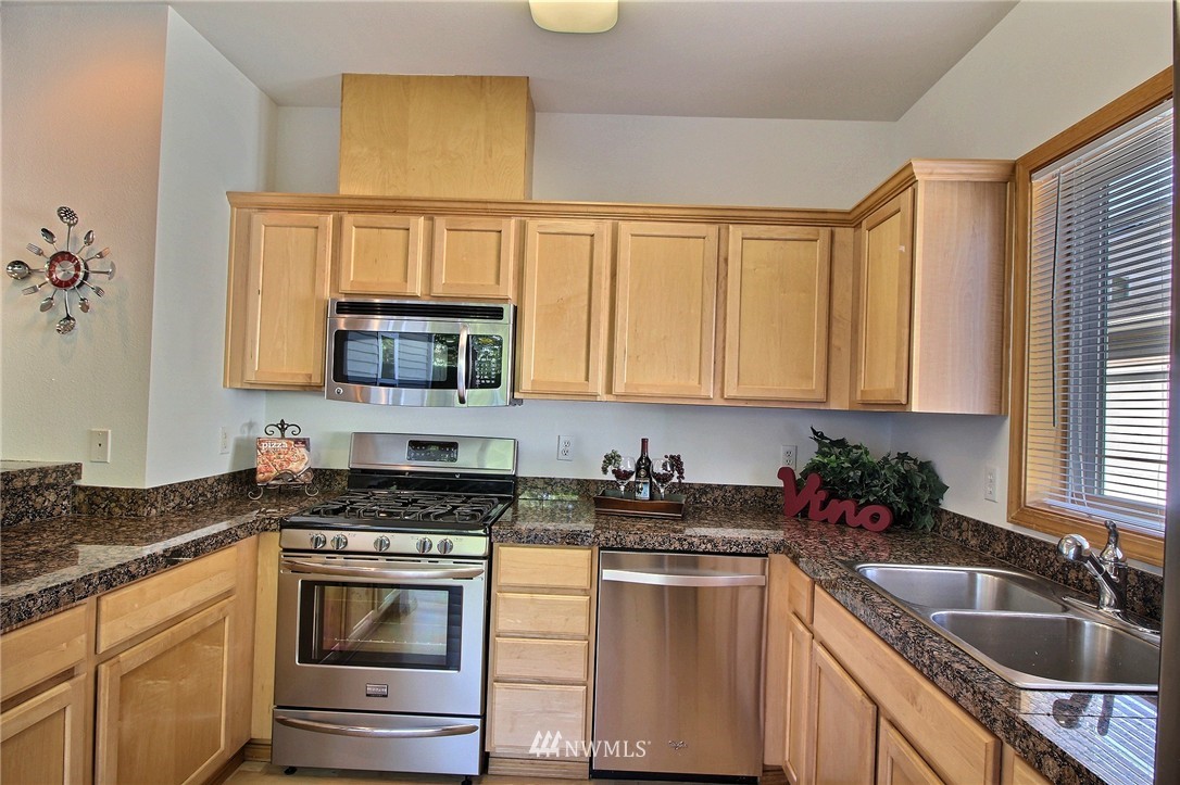 18967 108th Lane Southeast Renton, WA 98055 - Photo 4 of 24 Gallery Image 4