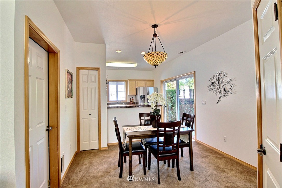 18967 108th Lane Southeast Renton, WA 98055 - Photo 5 of 24 Gallery Image 5