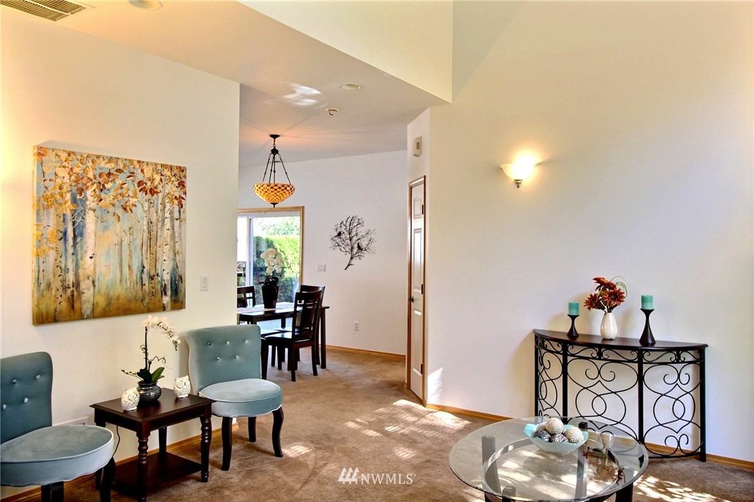 18967 108th Lane Southeast Renton, WA 98055 - Photo 7 of 24 Gallery Image 7