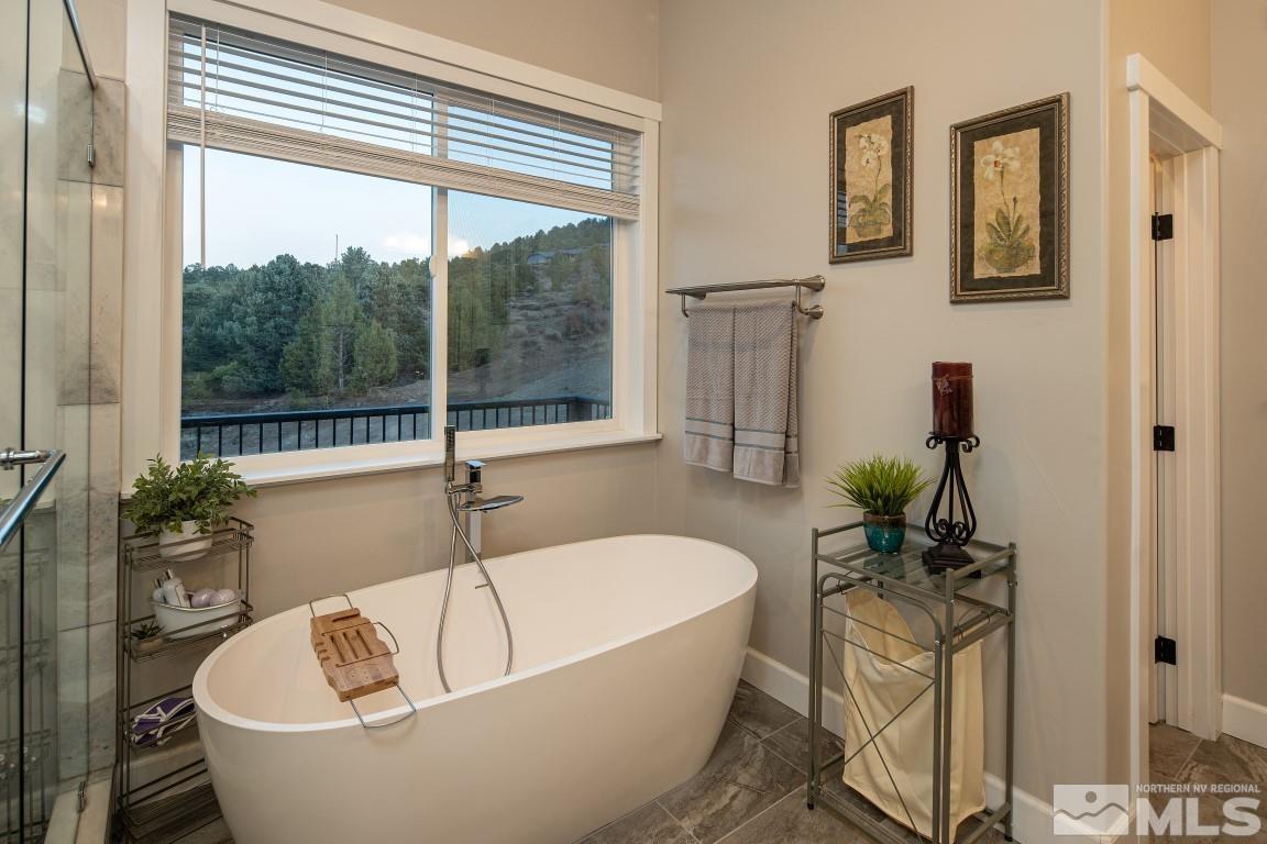 4610 Tybo Road Reno, NV 89521 - Photo 16 of 40 a bathroom with a bathtub and window