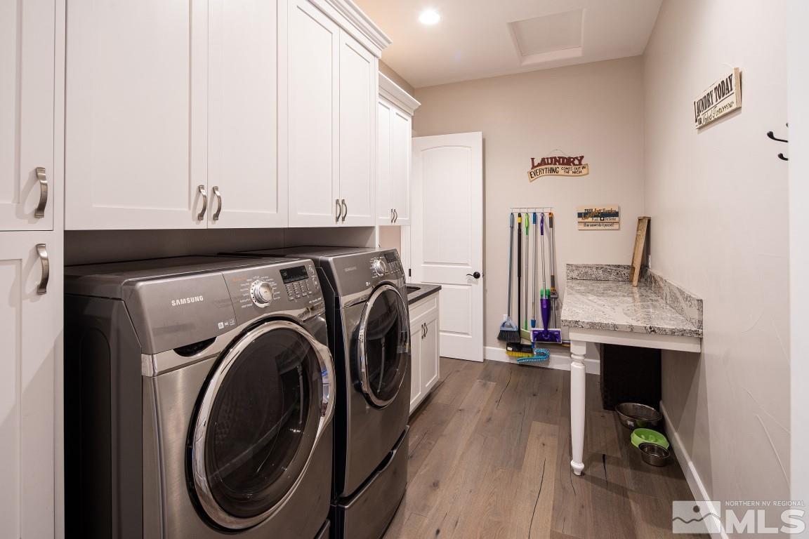 4610 Tybo Road Reno, NV 89521 - Photo 21 of 40 a view of living room washer and dryer
