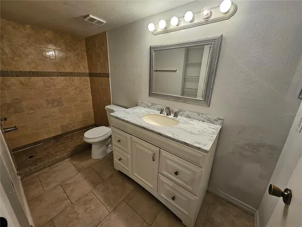 $1,290 | 4518 Commander Drive, Unit 1915, Orlando, FL 32822