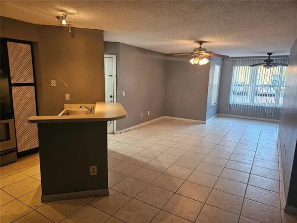$1,290 | 4518 Commander Drive, Unit 1915, Orlando, FL 32822