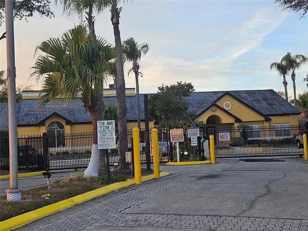 $1,290 | 4518 Commander Drive, Unit 1915, Orlando, FL 32822