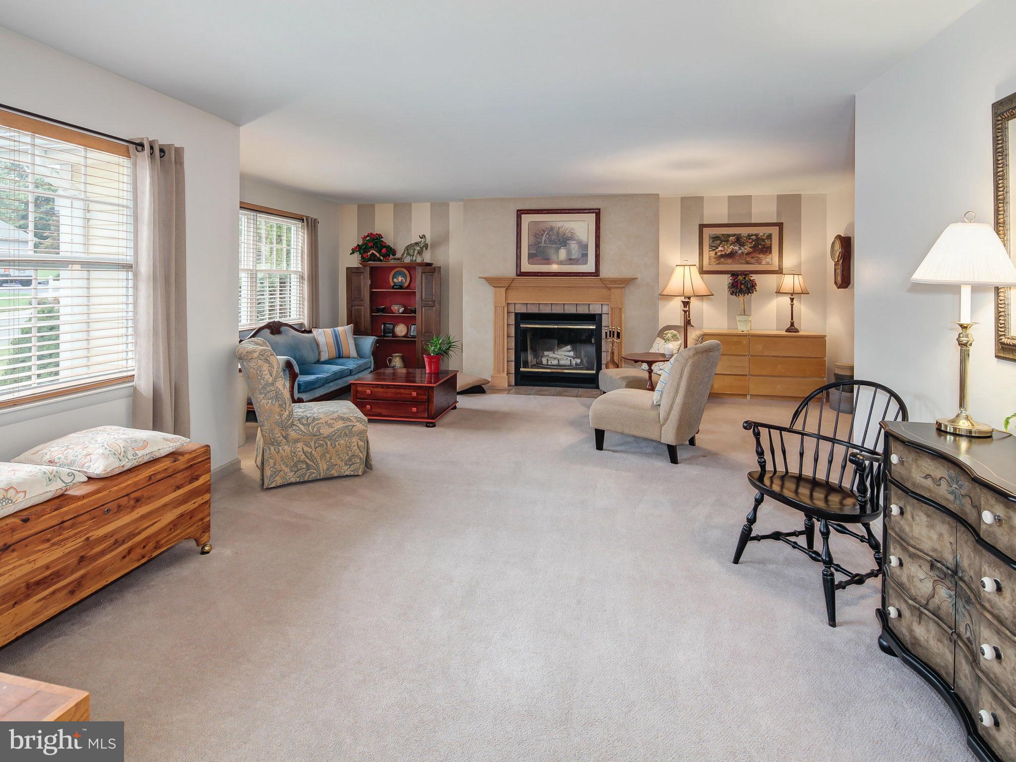 24133 Welsh Road Gaithersburg, MD 20882 - Photo 5 of 30 Living Room