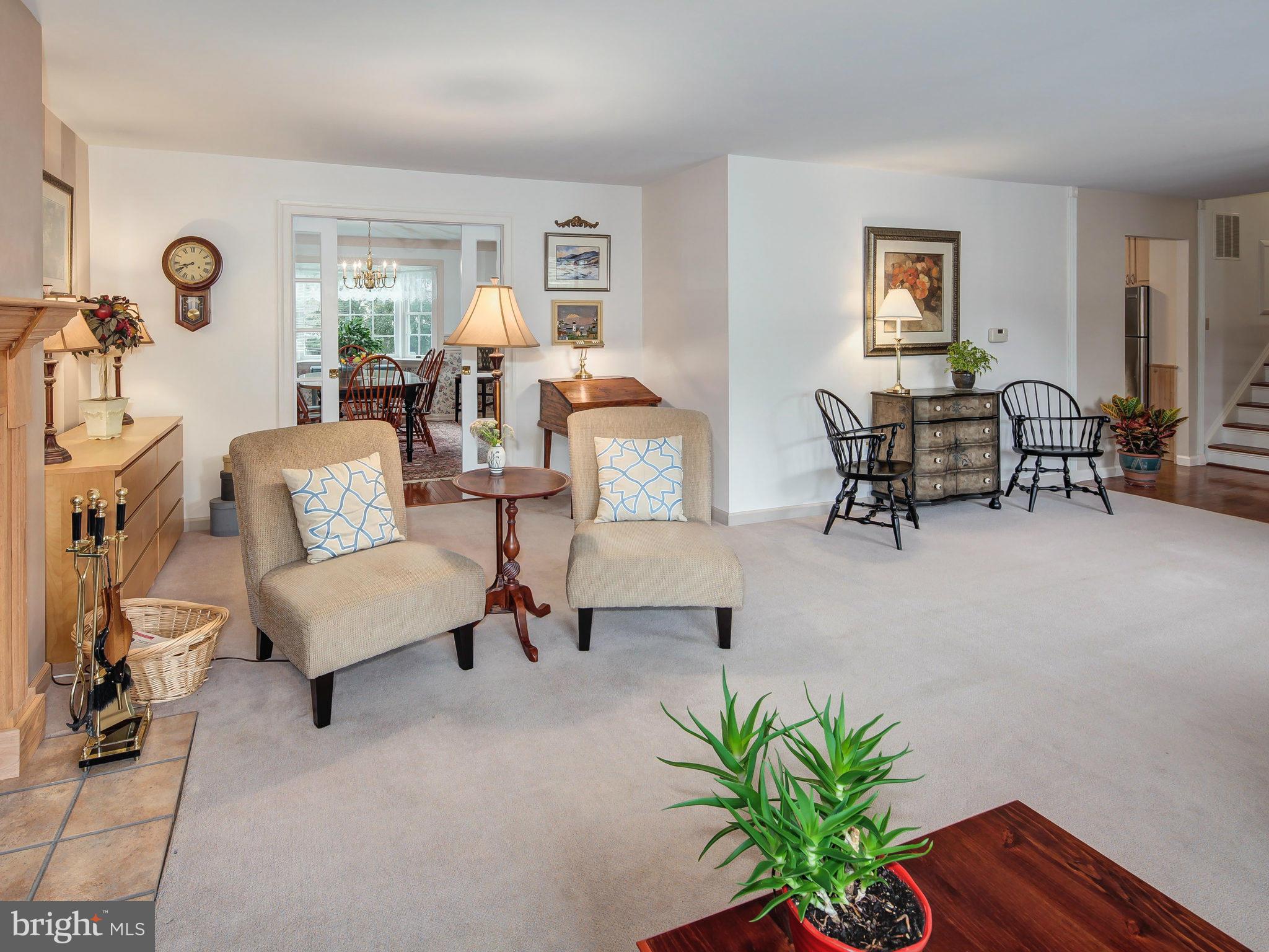 24133 Welsh Road Gaithersburg, MD 20882 - Photo 7 of 30 Living Room
