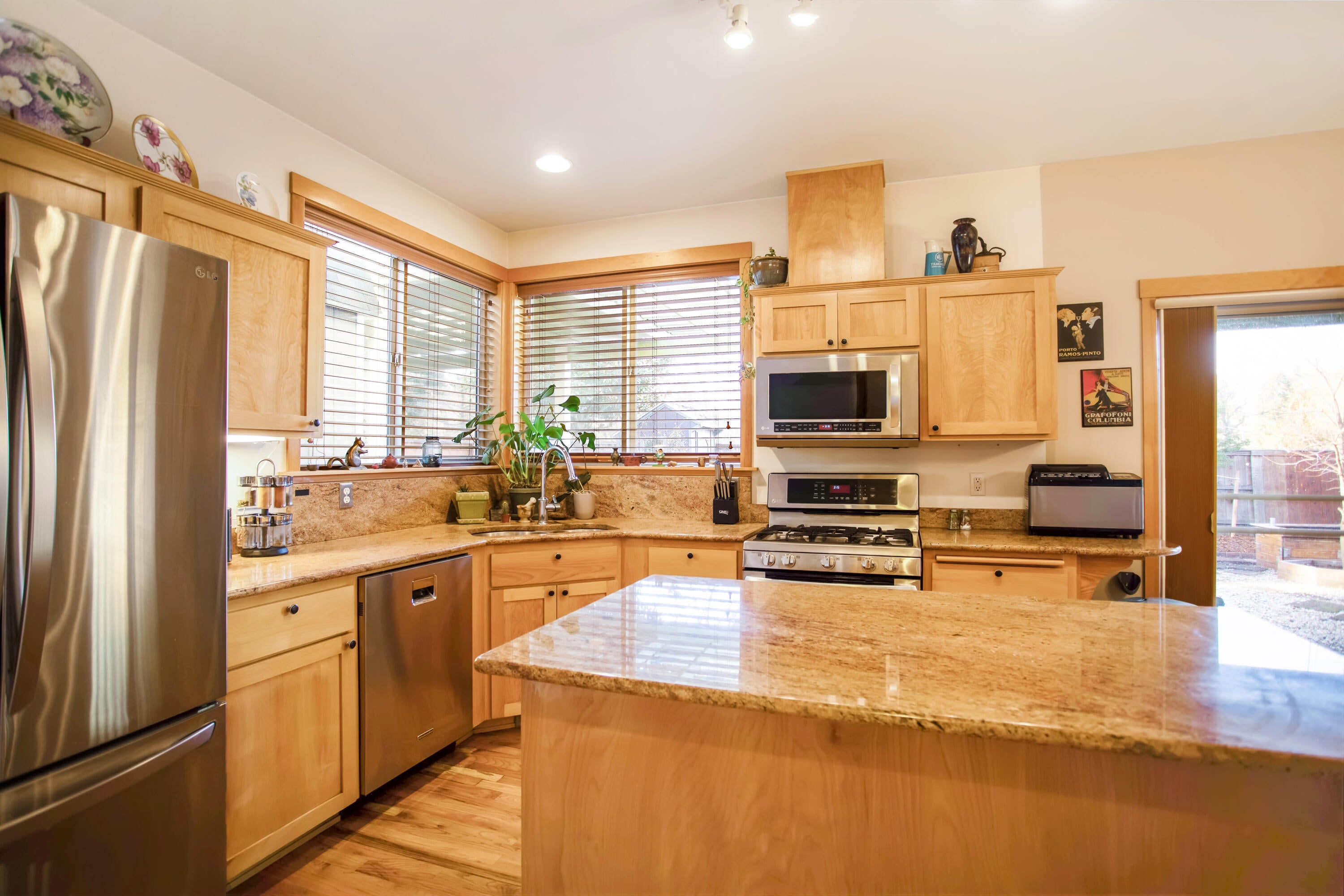 169 Max Loop Talent, OR 97540 - Photo 4 of 28 kitchen