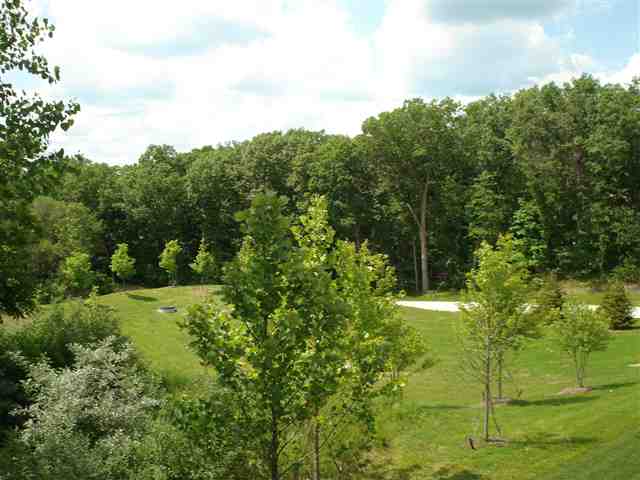 601 Mountain Circle Rochester, MI 48306 - Photo 5 of 6 31057719-4.JPG