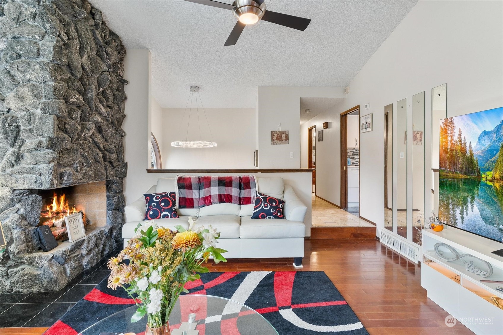 815 14th Way Southwest Edmonds, WA 98020 - Photo 3 of 37 Gallery Image 3
